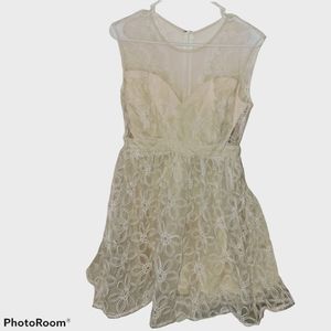 White maniju flower dress